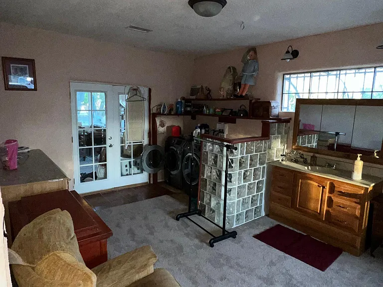 1323 Simmons Ln — Photo 16