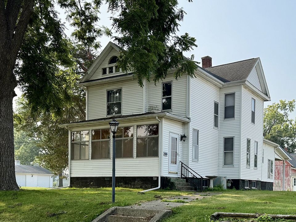 1st image of 721 Pleasant St