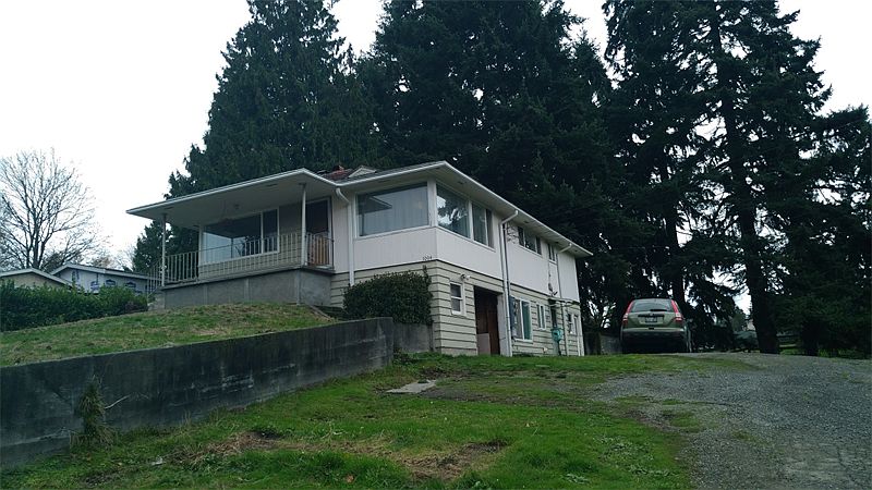 1st image of 1004 S 140th St