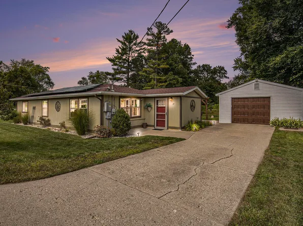 17 Warbler Dr NE, Sparta, MI 49345