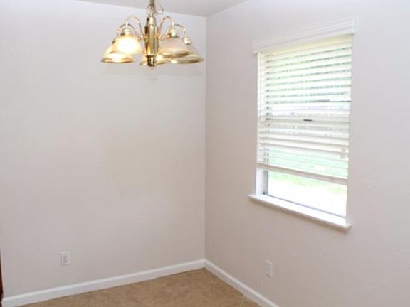 5th image of 1715 Alicia Dr
