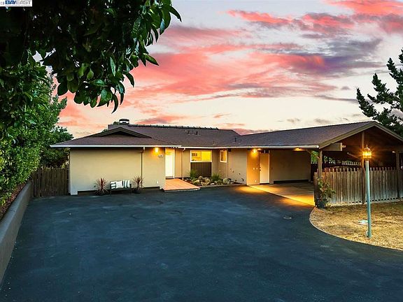 3rd image of 3586 El Grande Dr