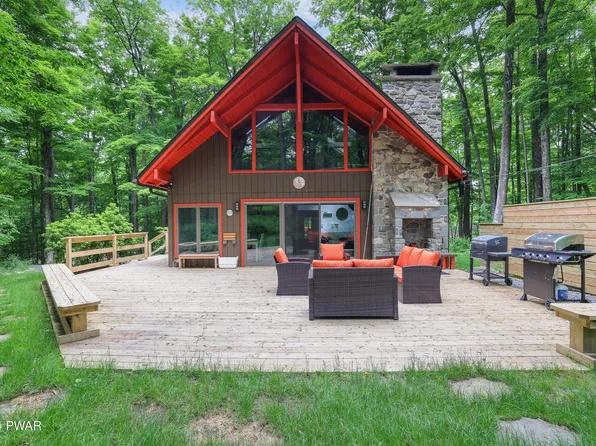 106 Tamarack Ln, Greentown, PA 18426