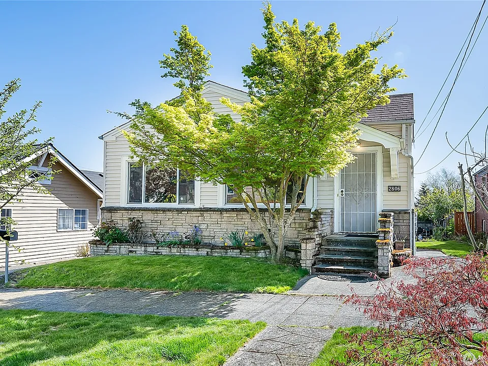 2806 18th Ave S
