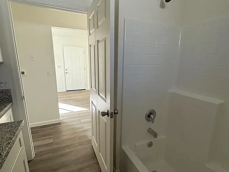 210 Clyde St #A-B — Photo 3