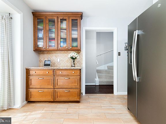 5th image of 4462 Airlie Way