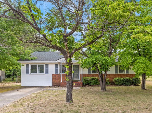 2016 Ireland Dr, Fayetteville, NC 28306