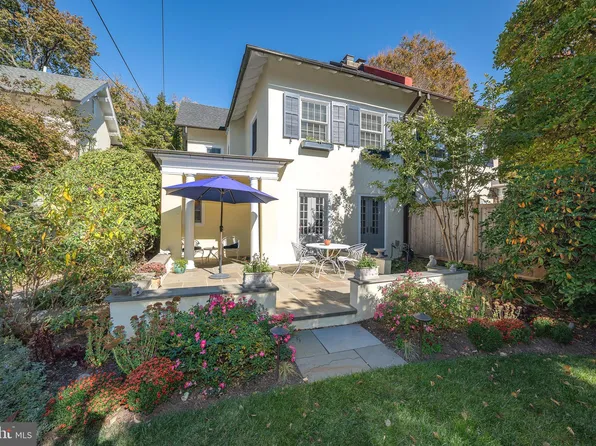 8711 Shawnee St, Philadelphia, PA 19118