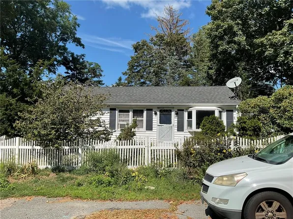 45 Corys Ct, Portsmouth, RI 02871