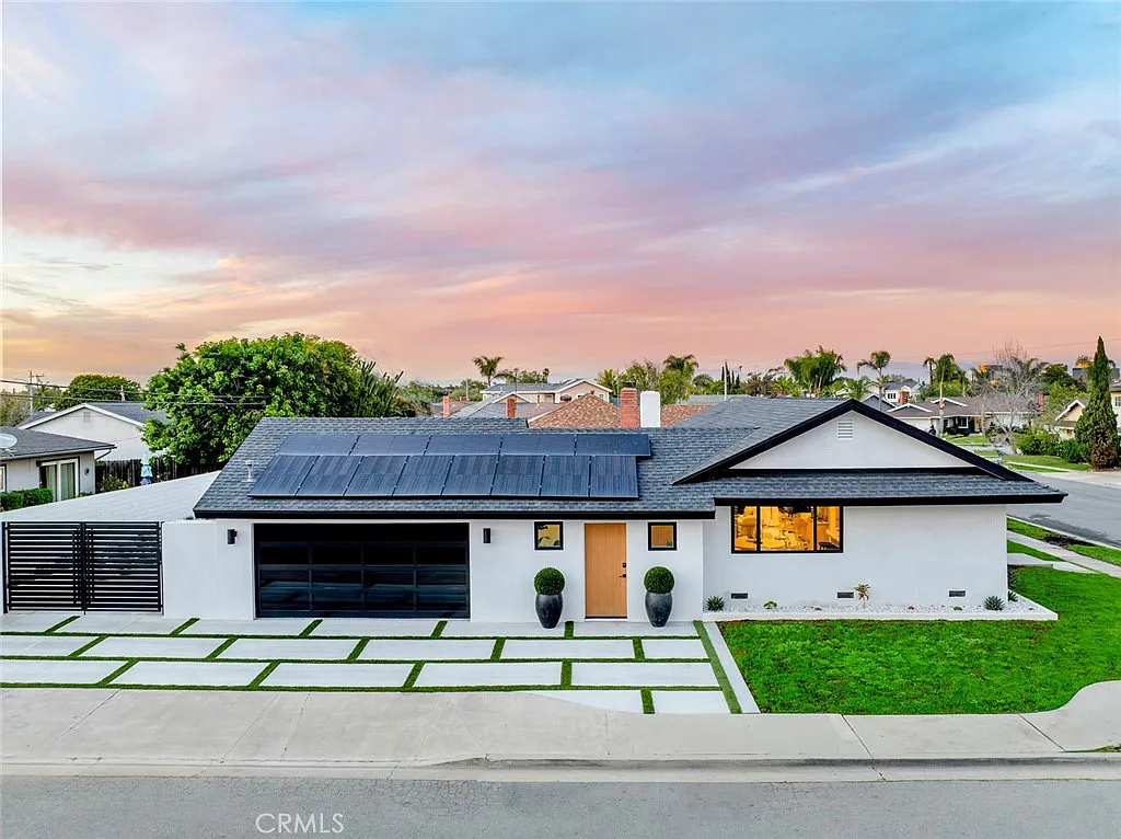 913 Junipero Dr photo 1