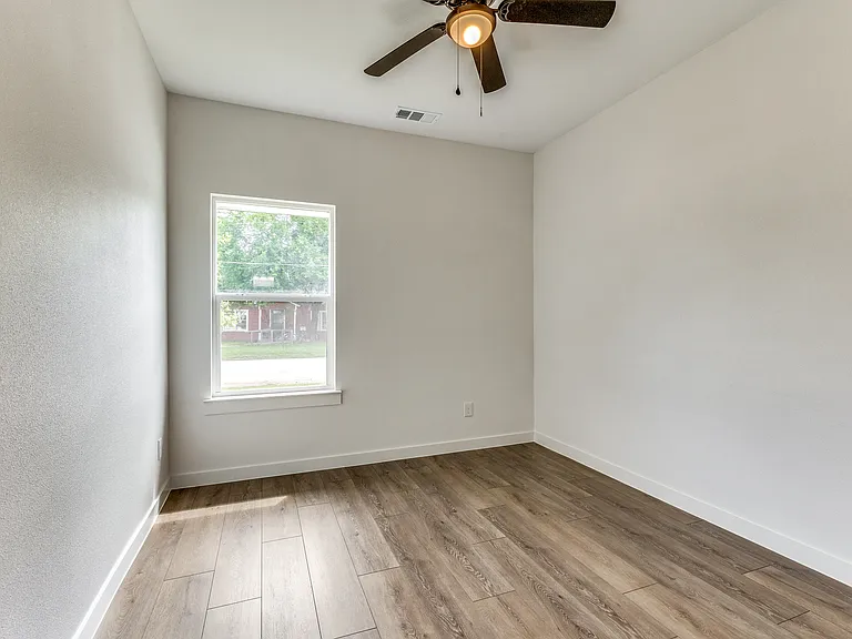 747 N Wilhite St — Photo 9