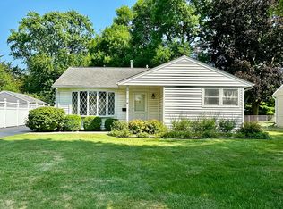 2310 Bluebird Ln, Rolling Meadows, IL 60008