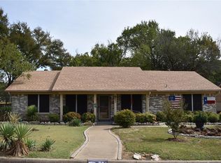 709 Westcliff Dr, Euless, TX 76040