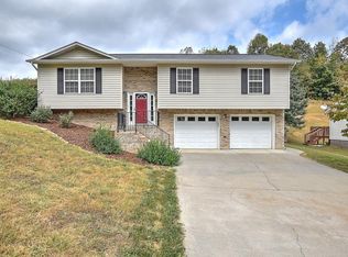 216 Valley Crest Dr, Mount Carmel, TN 37645