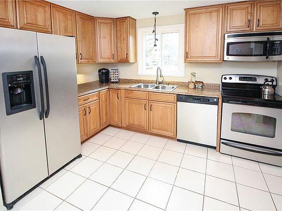 4th image of 55 Constance Way E