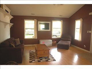 3rd image of 207 Pearl St
