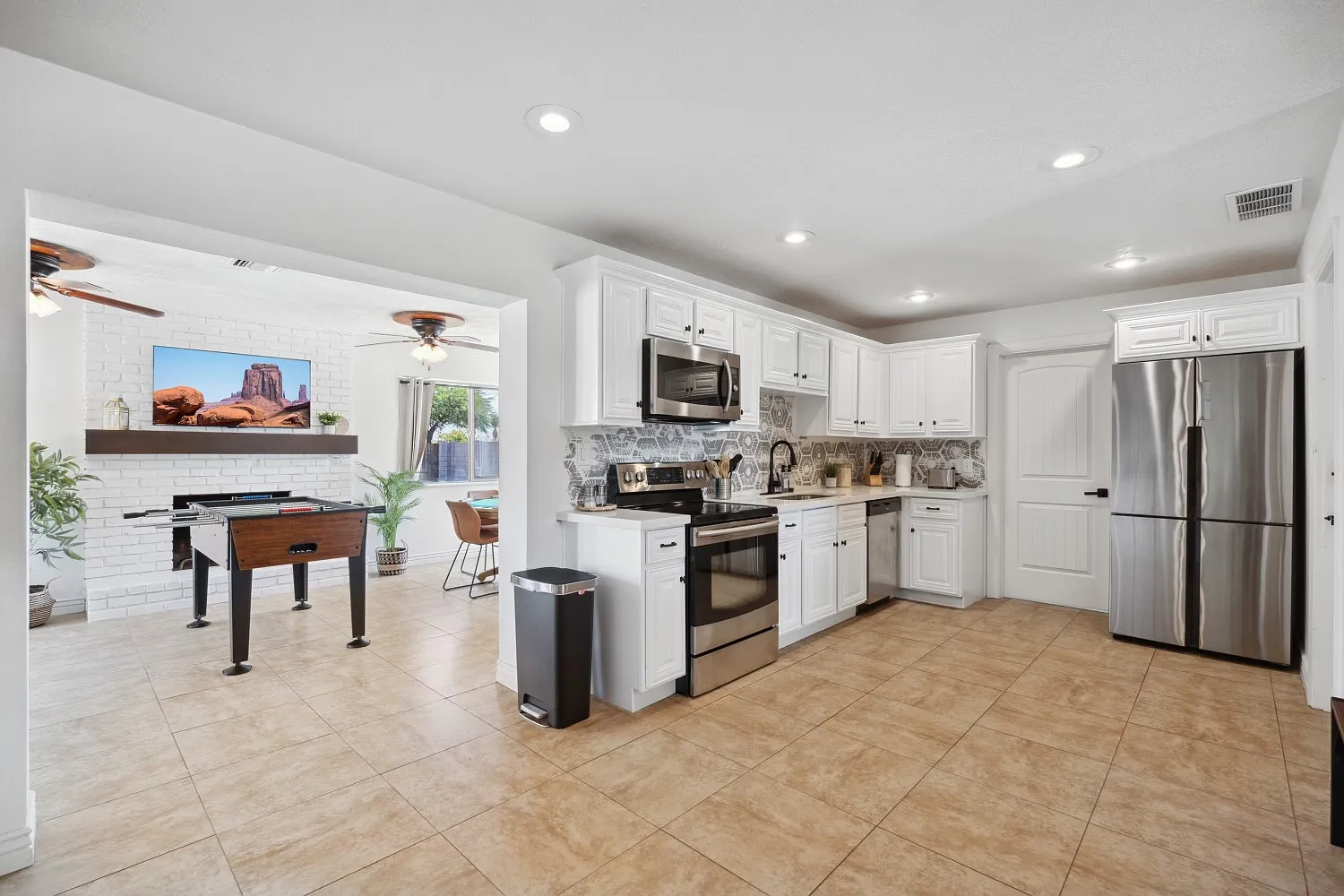2832 E Sylvia St — Photo 4