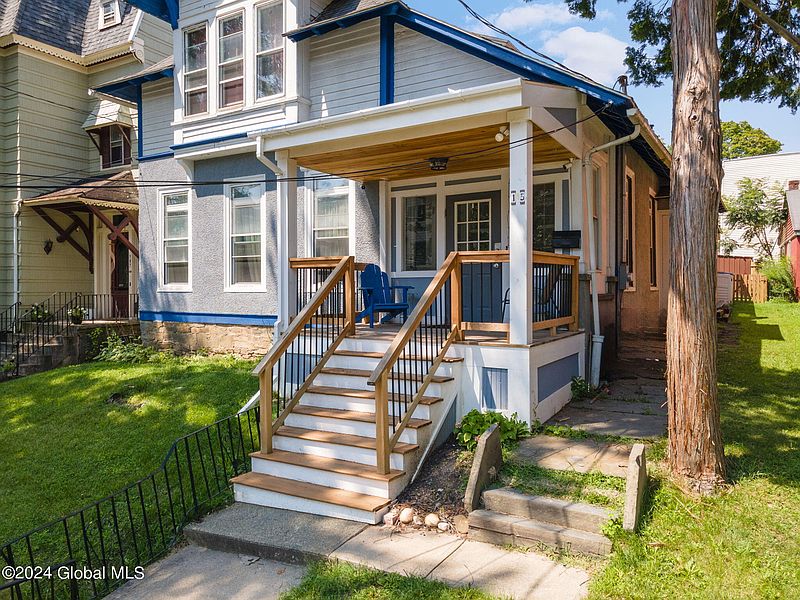 3rd image of 105 S Lake Avenue