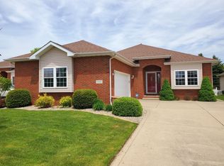 850 Clearwater Cv E, Crown Point, IN 46307