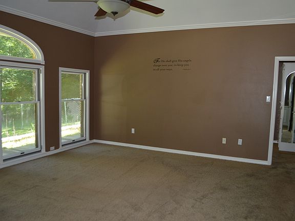 3rd image of 410 Karen Dr