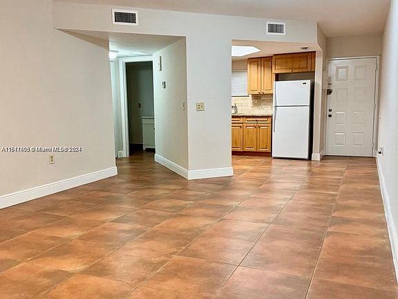 5th image of 8235 Lake Dr APT 404