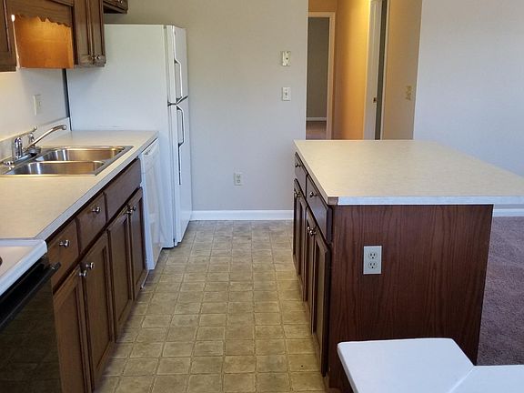 5th image of 606 Seachase Ln