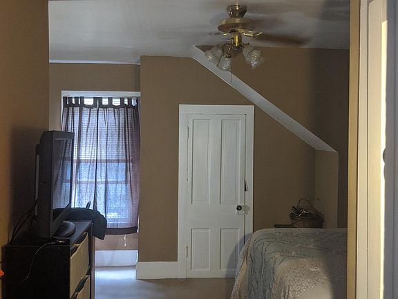 4th image of 221 Morse Ave
