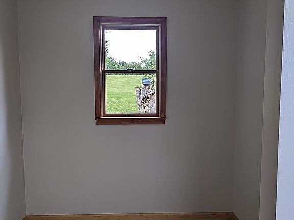 walkin closet master bedroom