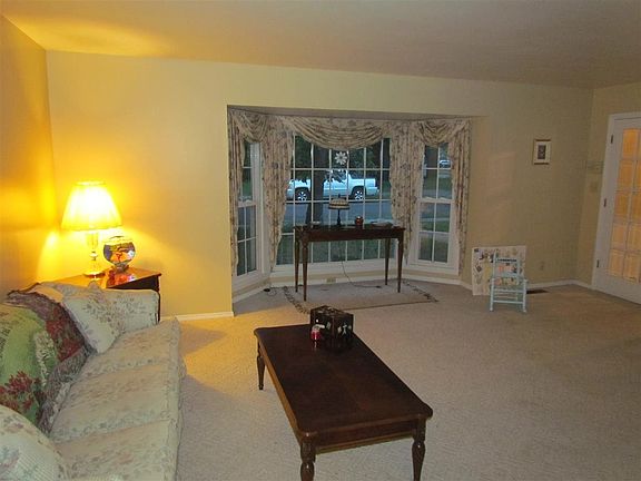 3rd image of 2601 W Berkshire Dr