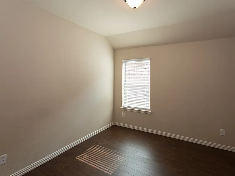 1320 Elkford Ln — Photo 17