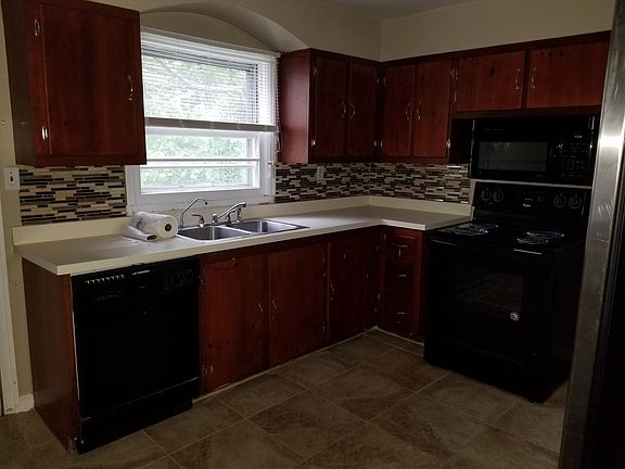2nd image of 332 Ewart Ave