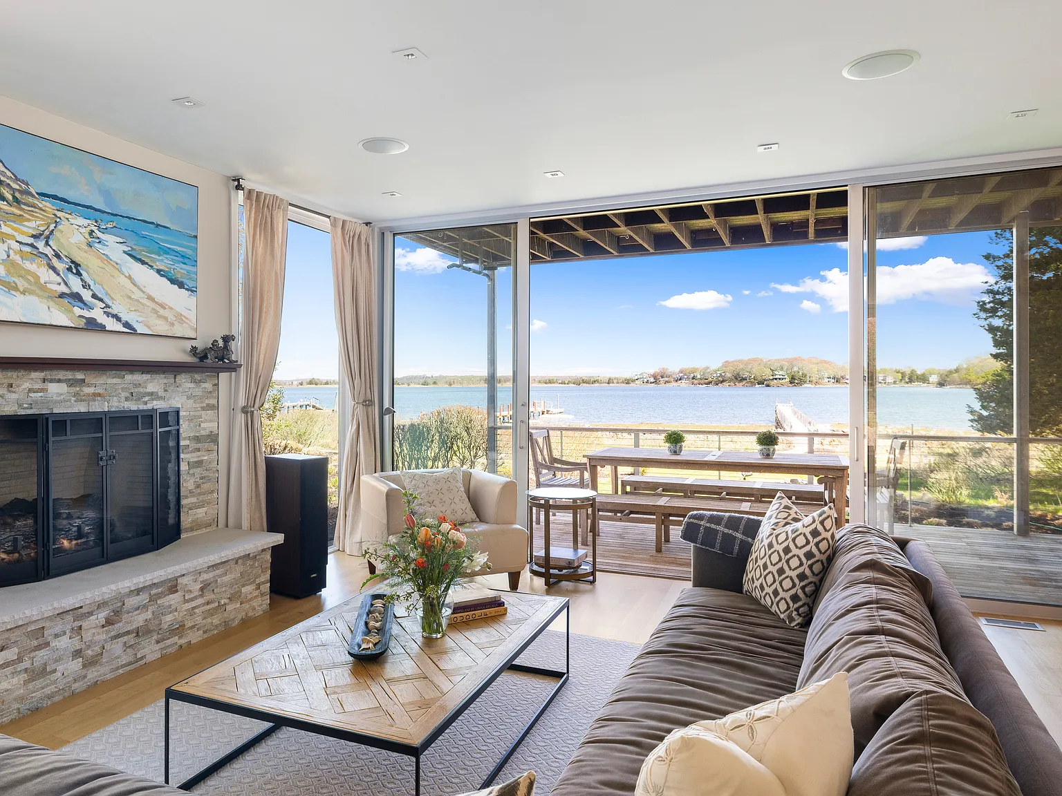 Live The Hamptons Dream On Sag Harbor Cove — Photo 2