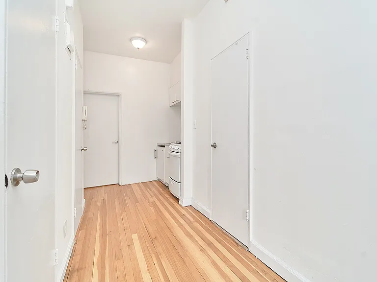 353 W 44th St #4A — Photo 5