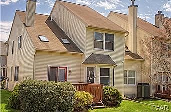 4th image of 312-312 Surrey Pl