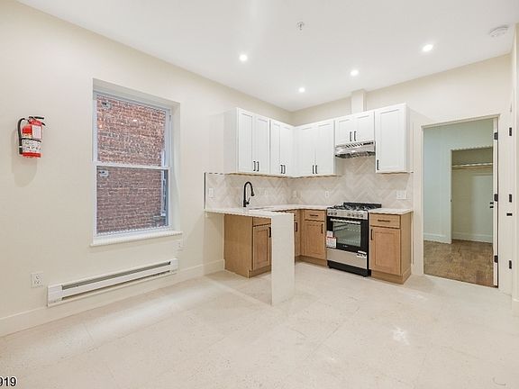 5th image of 10 School St APT 7