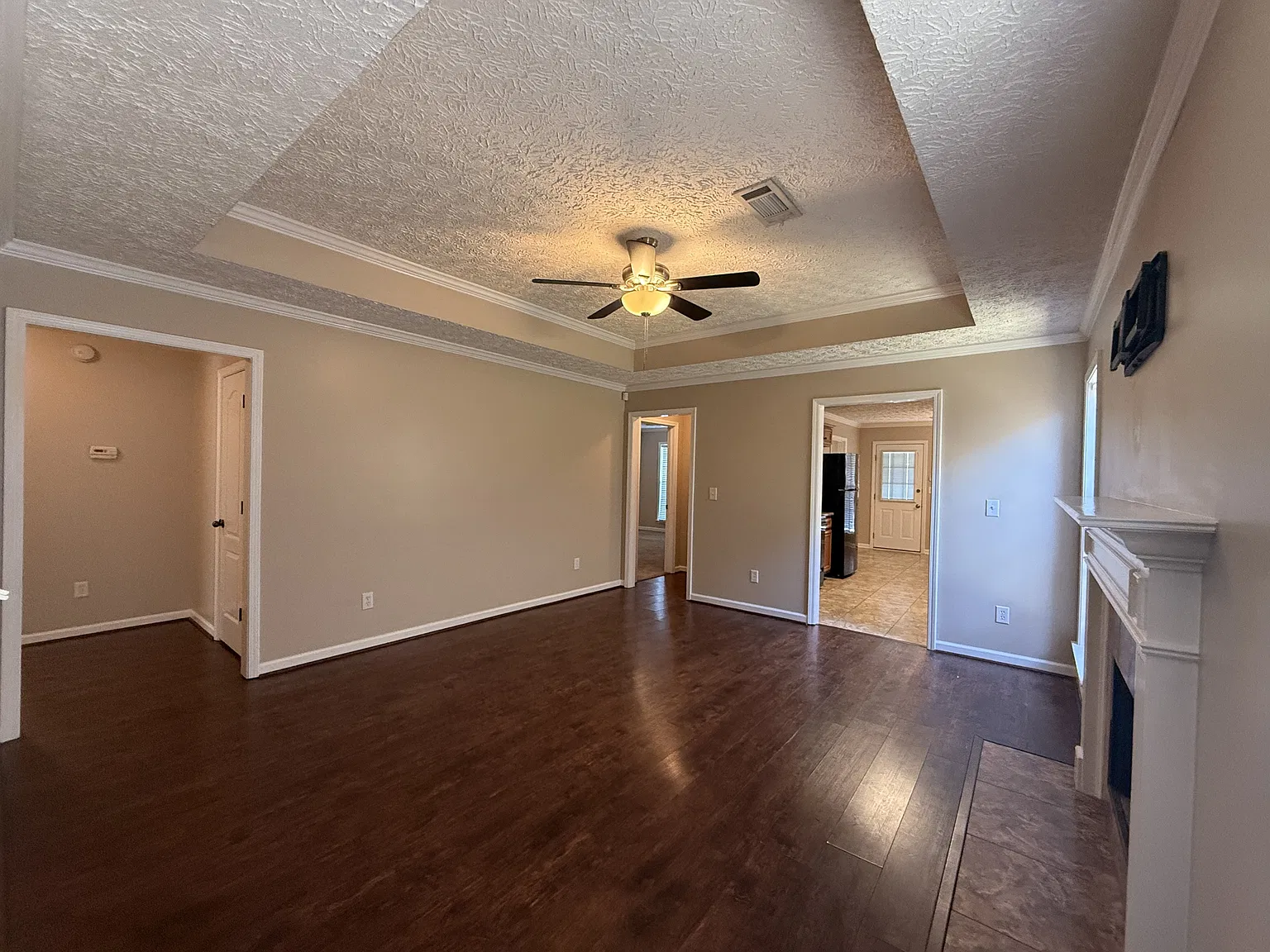 3 bed, 2.0 bath, 1362 sqft, $1,650 — Photo 3