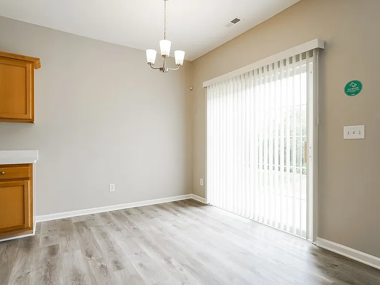 8115 Willowglen Dr — Photo 6