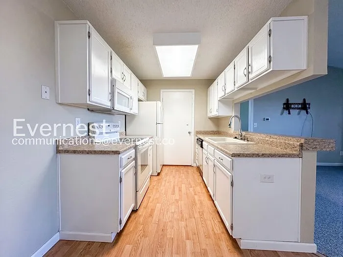 8035 W Eastman Pl #304 — Photo 2