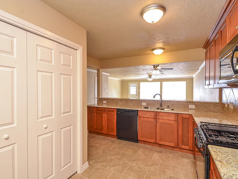 15337 Falmouth Ave — Photo 4