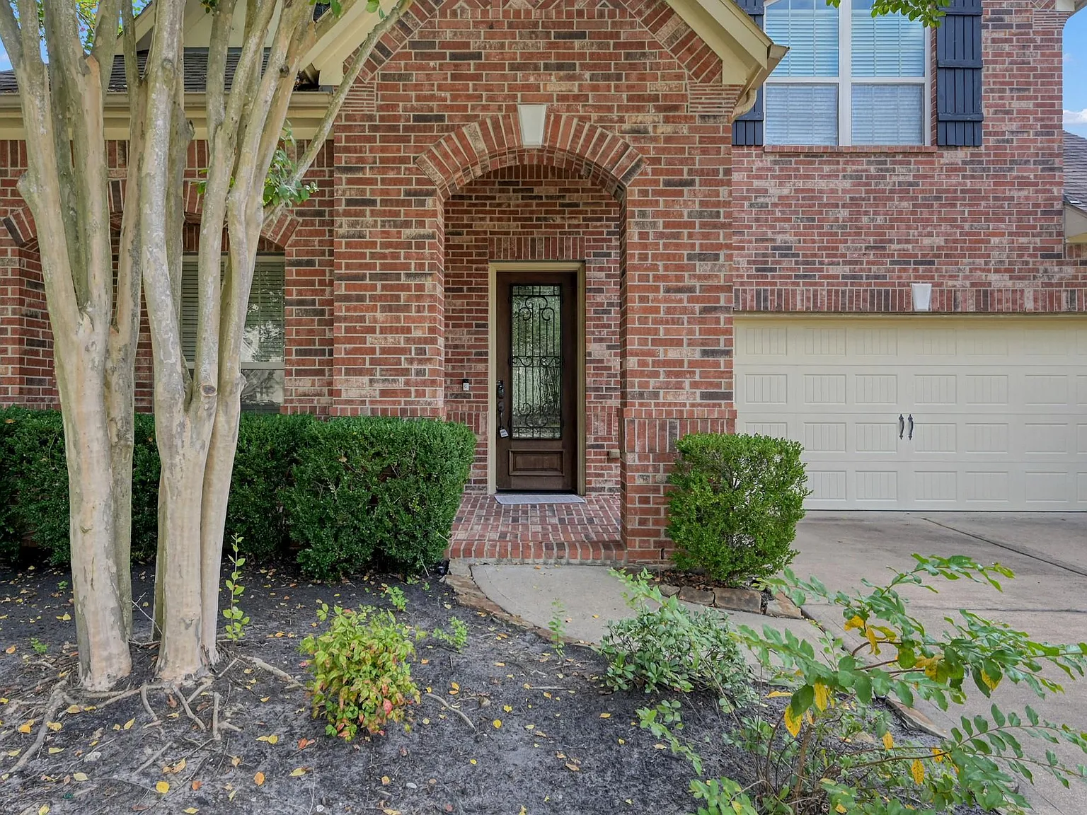 5 bed, 3.5 bath, 3372 sqft, $4,500 — Photo 3