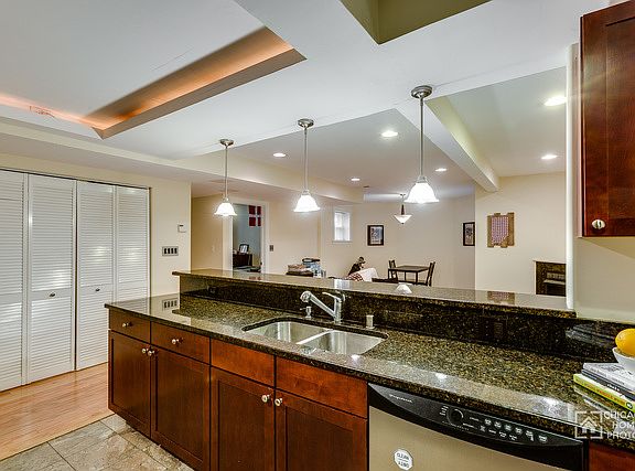 4th image of 530 W Cornelia Ave #G