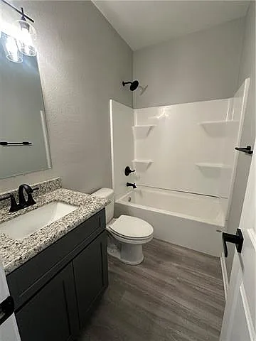 2 bed, 800 sqft, $1,300 — Photo 3