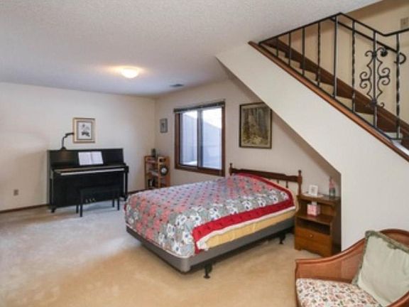 5th image of 8832 Maplebrook Ct N
