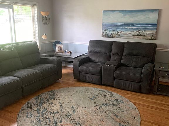 3rd image of 1055 Barry Ct