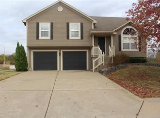 818 W Jack St, Lone Jack, MO 64086