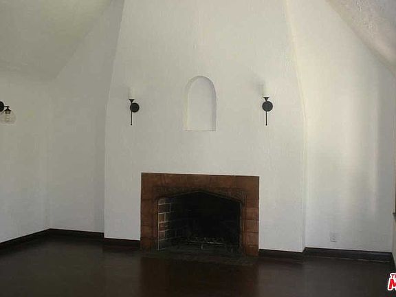 2nd image of 122 N Almont Dr