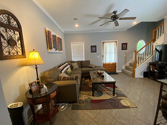 3rd image of 138 Greystone Blvd