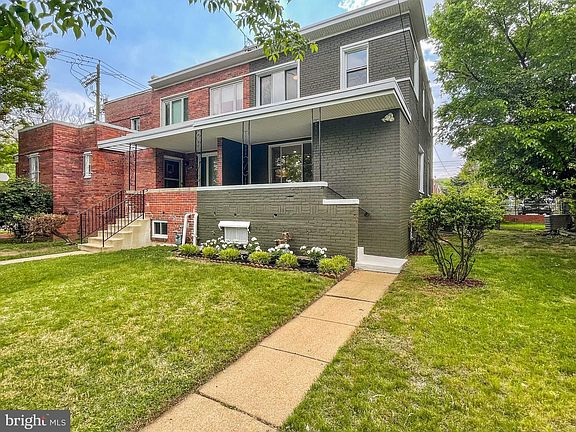 3rd image of 4704 8th St NE