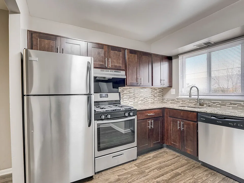21-Ridgewater Ct Bldg 329 -008