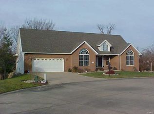 2906 Bryden Ln, Godfrey, IL 62035